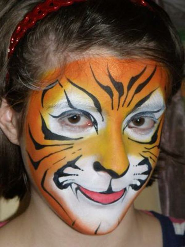 Tiger-make-up-A-gražūs-kaukė-su-mergina