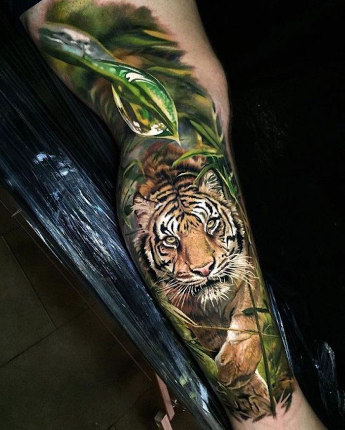 tiger huvud tatuering, färgglad tatuering, löv, tiger
