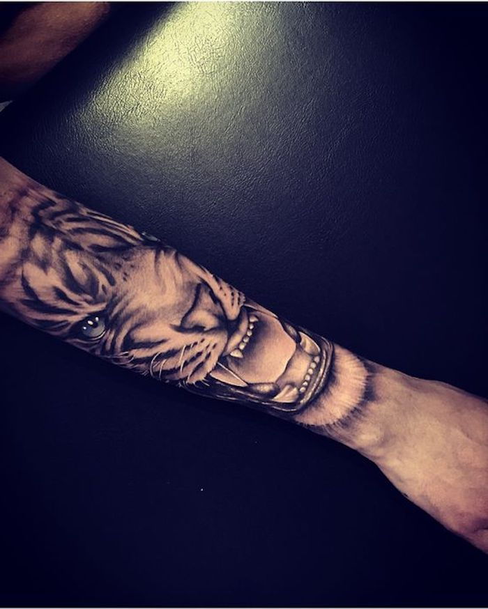 Tiger tatueringar, arm tatuering, tatuering i svart och vitt