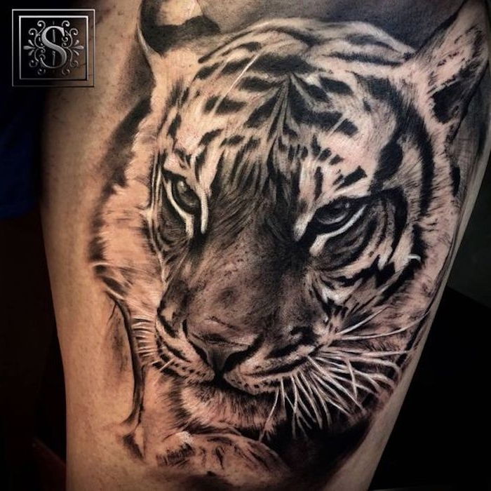 lårtatuering, tatuering i svart och vitt, tigerhuvud