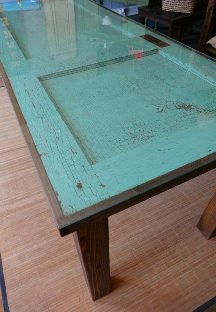 masă de vârstă ușă-verde-cu-o sticlă
