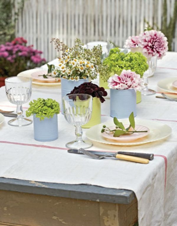 bord dekoration våren - många blommor
