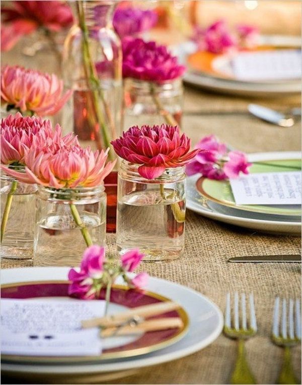 plokštelė su slydimo ir spalvinga gėlių puodeliai originalo stalo apdailai