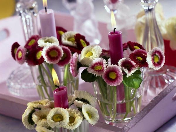 bord dekoration-med-blommor-och-ljus-elegant design