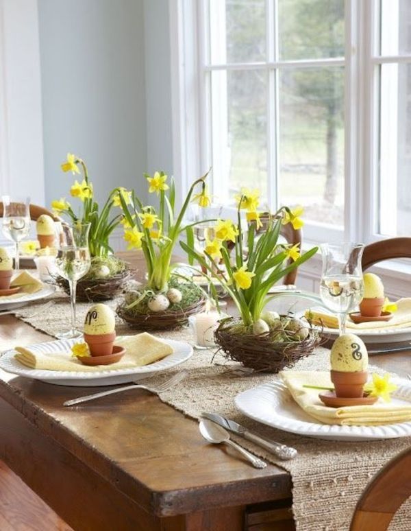 tischdeko-for-spring-idéer-för-påsk-Tischdekoration-Floral Deco med-påskliljor