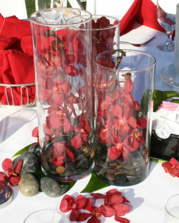 stalo dekoravimas - vestuvių gėlės raudonai