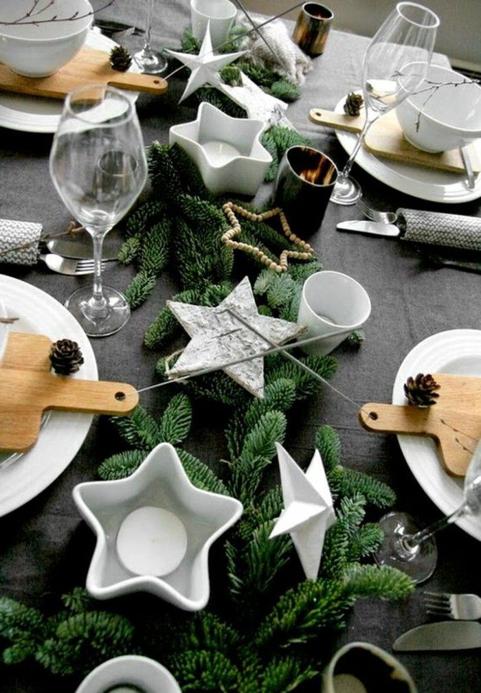 Tischdekoration-jul-svart-bordsduk-star-vinsyra Glaser-teller