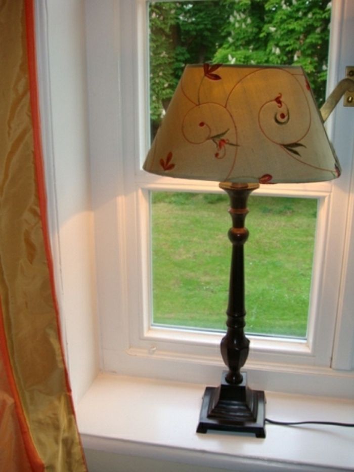 lamp voor vensterbank landhuis vintage rooster ramen wit geverfd