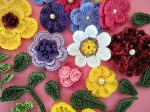 super-kvačkanje-z-lepih-cvetje-v-različnih barv-