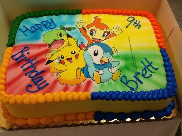 pokemon födelsedagstårta - idé för en vacker färgrik pokemon paj med fyra små pokemon varelser, blå pingvin, en gul pikachu
