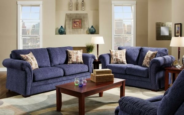 grande-e-moderna-casca de ovo cor-de-um-bonita-vivos azul sofás