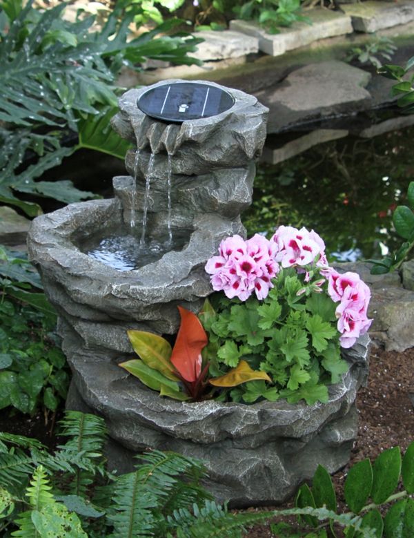 prachtige fontein-solar-by-the-garden