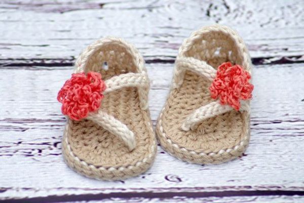 sapatos-grande-ideias-para-crochet grande-design-crochet-bebê sandálias-com-flowers- crochet-bebê