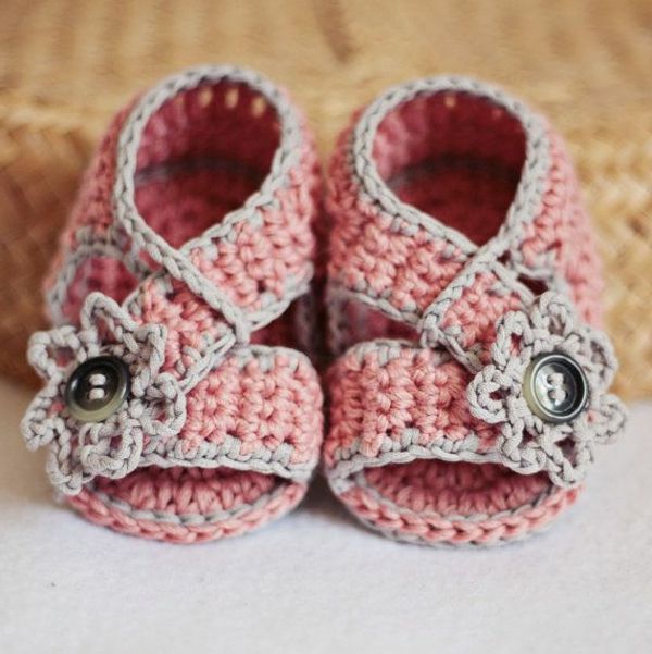 sapatos-grande-ideias-para-crochê -tolles-design-crochet-bebê sapatos-com-flowers- crochet-rosa-bebê