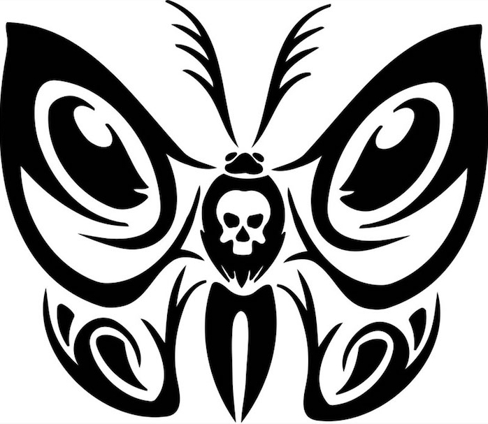 tu nájdete bielu lebku a lietajúci čierny motýľ - nápad na tému motýľ tetovanie šablóny