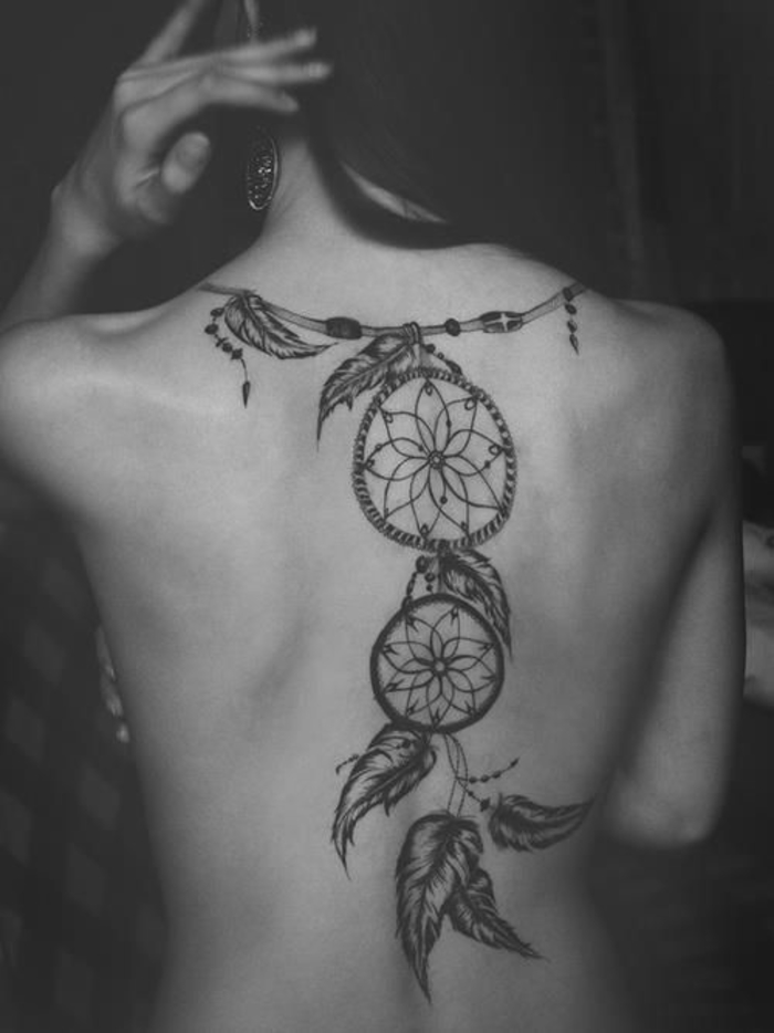 Idėjos puikioms nugaros tatuiruotėms, svajonių gaudymui, įkvėpimas tatuiruotėms su gilia prasme ir simbolika