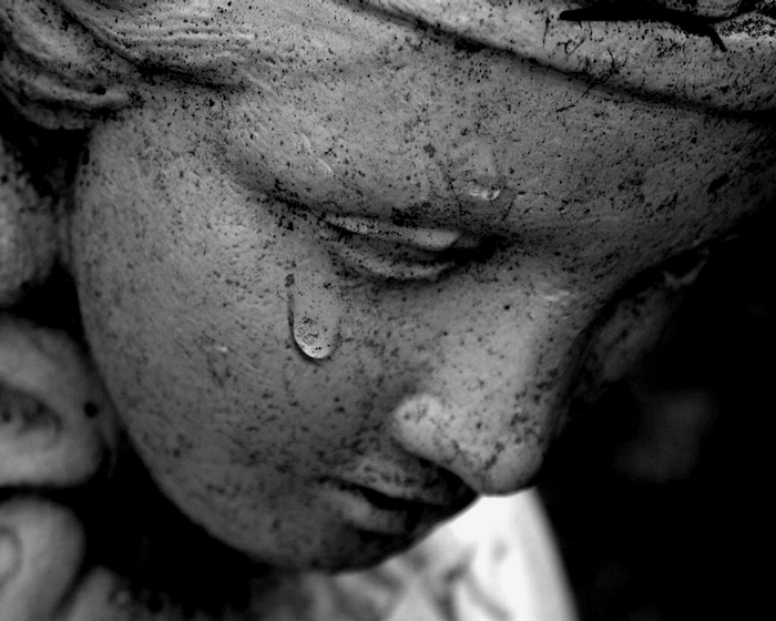 En annan sorglig bild till vinerna - här är en ängel med tårar