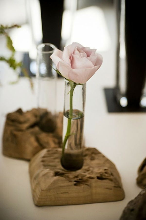 rose v majhnem vaze - drevesni ploščici za vaze