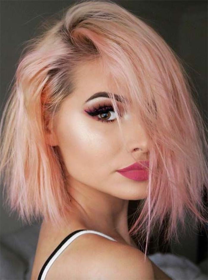 penteados bonitos, maquilhagem de noite, batom rosa, cabelo curto em rosa e louro