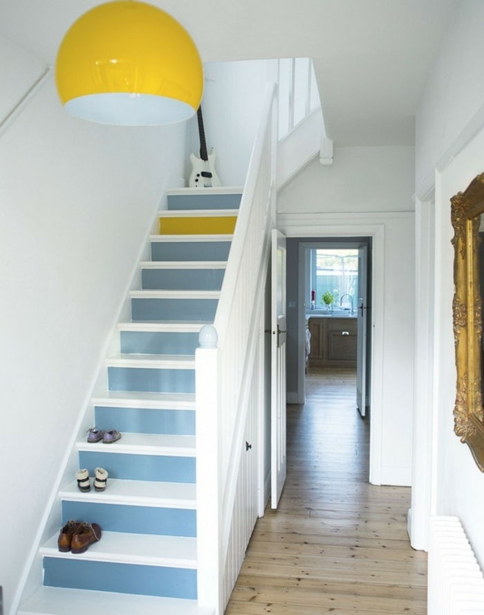 Renovați scările și pictați candelabru galben