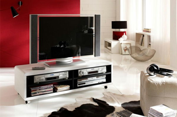 tv-table-on-roll-modern-living-room-design-perete roșu în spatele