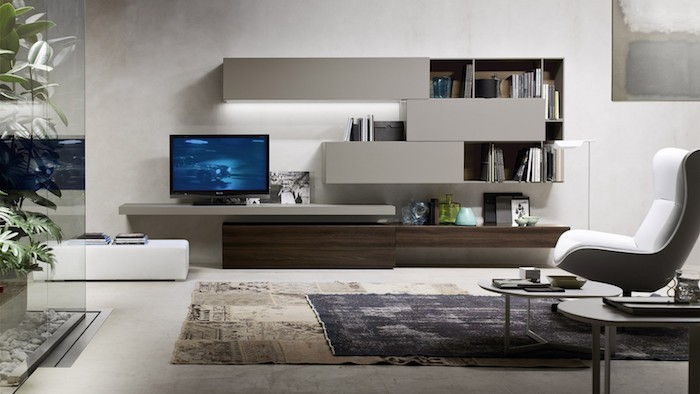 Ściana mieszkalna biały niebieski ekran tv dywan design deco pomysł półki szuflady łatwe krzesło
