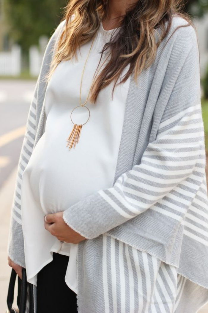 porodniško obleko, bluza v beli barvi, kardigan, dolga veriga