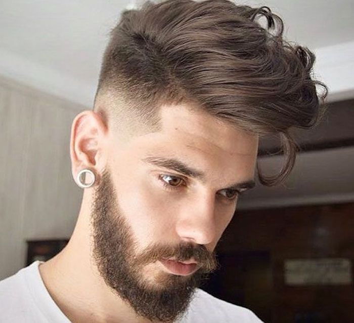 Sidecut män lång hår snygga stilar för män skägg örhänge mustasch idé