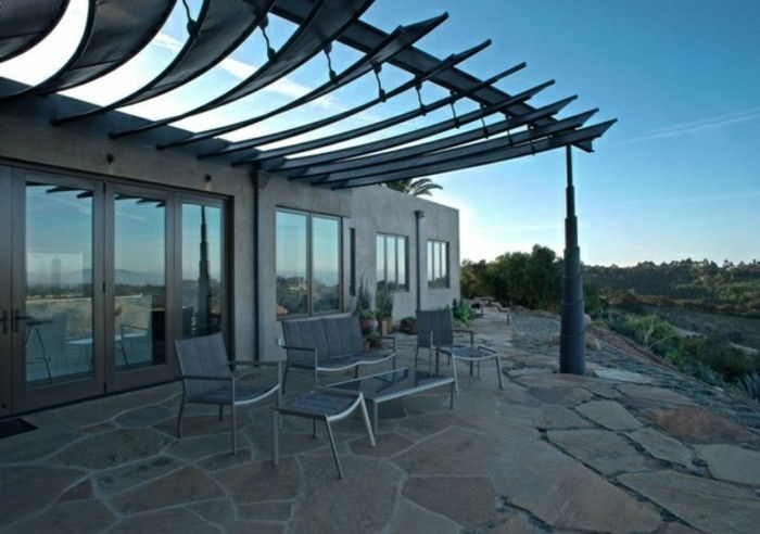 incredibile terrazza-con-un-email-pergola-da-metal-moderno-design
