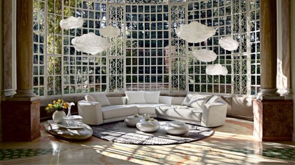 Incredibile-soggiorno-arredamento-divano bianco con cuscino