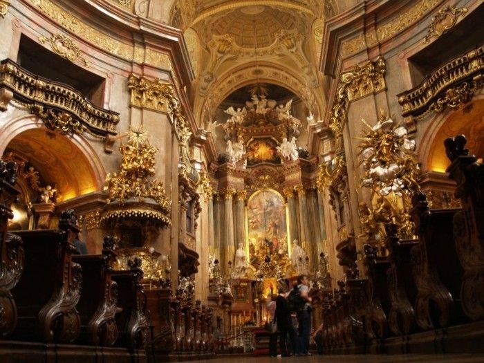 Biserica-in-Viena -Austria-baroc epoca unic Petru