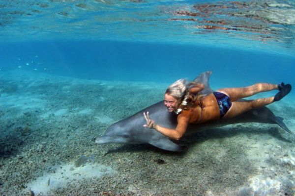 Atostogos-in-Prancūzijos Polinezija-A-moteris vandenyje