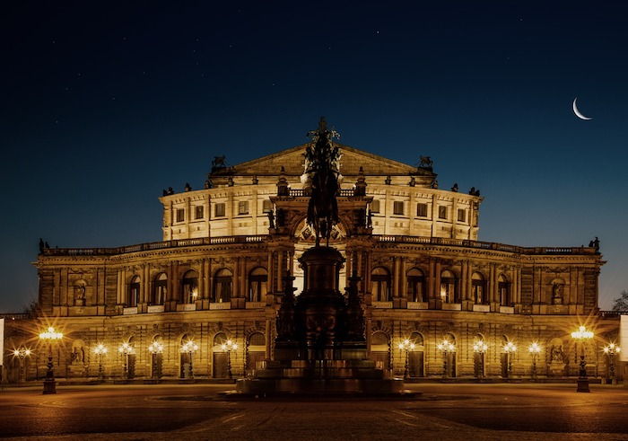 vackra semestermål i tyskland kultur och konst centrum city dresden idéer kväll belysning