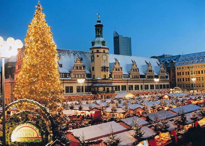 semester destinationer europa leipzig december i tyskland julmarknaden mulled wine weihnachtsbaum rathaus zentrum