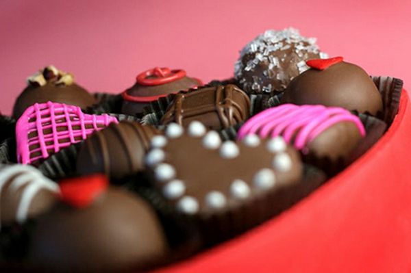 presentes caixa-coração-chocolate decorado
