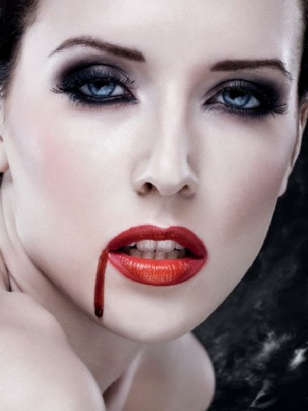 vampyr make-up-kvinna-sexig-blå-ögon