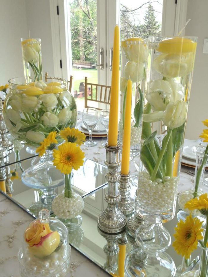 vazos deco idėjos geltona-gražūs-gėlės-and-ilgas-žvakės