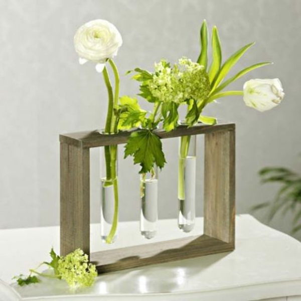 vazos papuošti-ir-balta-gražaus-gėlės
