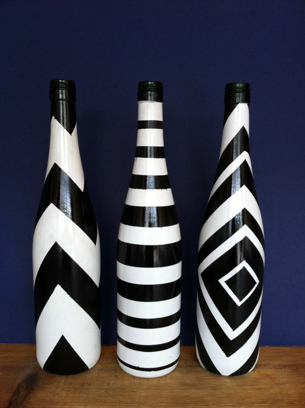 vazolar beyaz-siyah-renkli süslemeleri-ve-