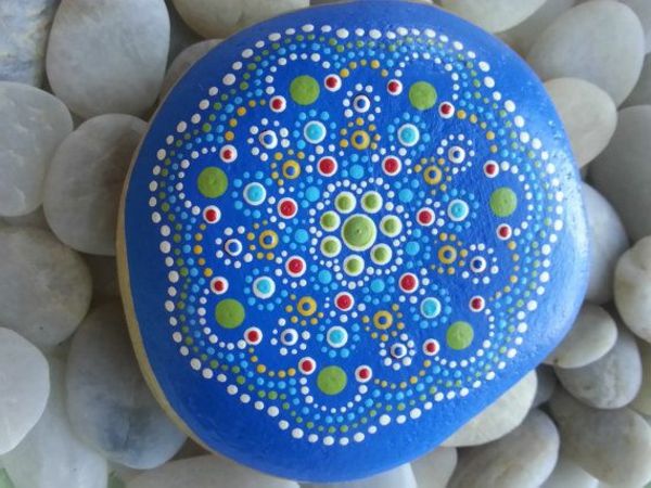mýta-verzierte- kamene ako dekorácia-for-the-záhradné-blue kameňa