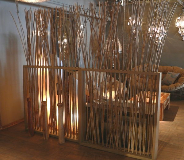 daugelis bambuko strypų apdailos-pertvaros