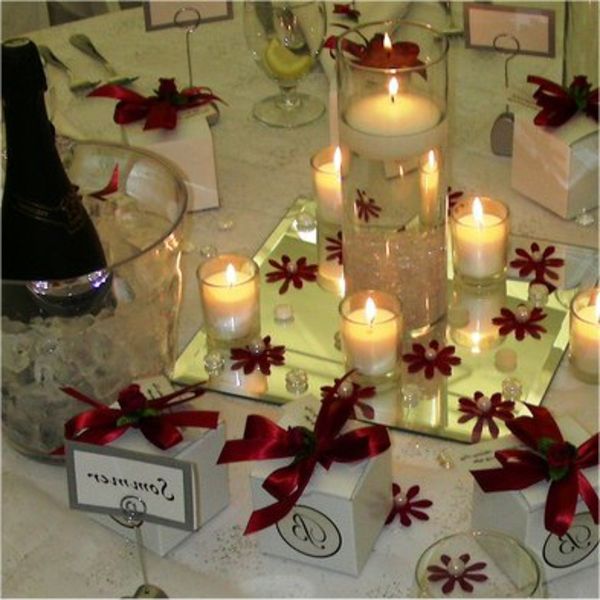 daug žvakių prie stalo šiuolaikinių vestuvinių deko žvakių