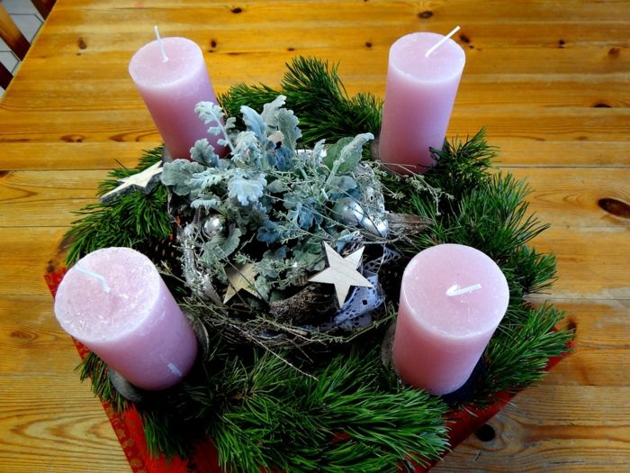 keturi-rožinis-žvakės-Adventskranz-idėjos