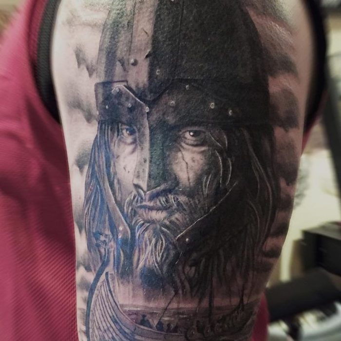 moški z dolgim ​​brado, tetovaža nadlaket, nadlaket, viking