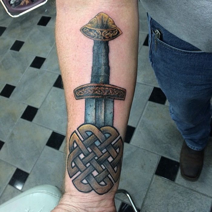 človeka, roko, rokav, meč, barvita tattoo