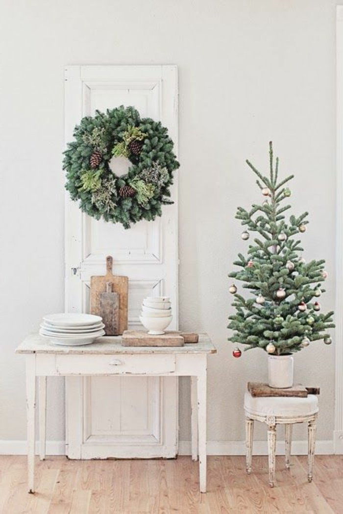 Vintage-prietaisas-balta interjero mažas dekoratyvinis papuošalai eglutę žiedas eglės šakos Stringai Kalėdinė dekoracija