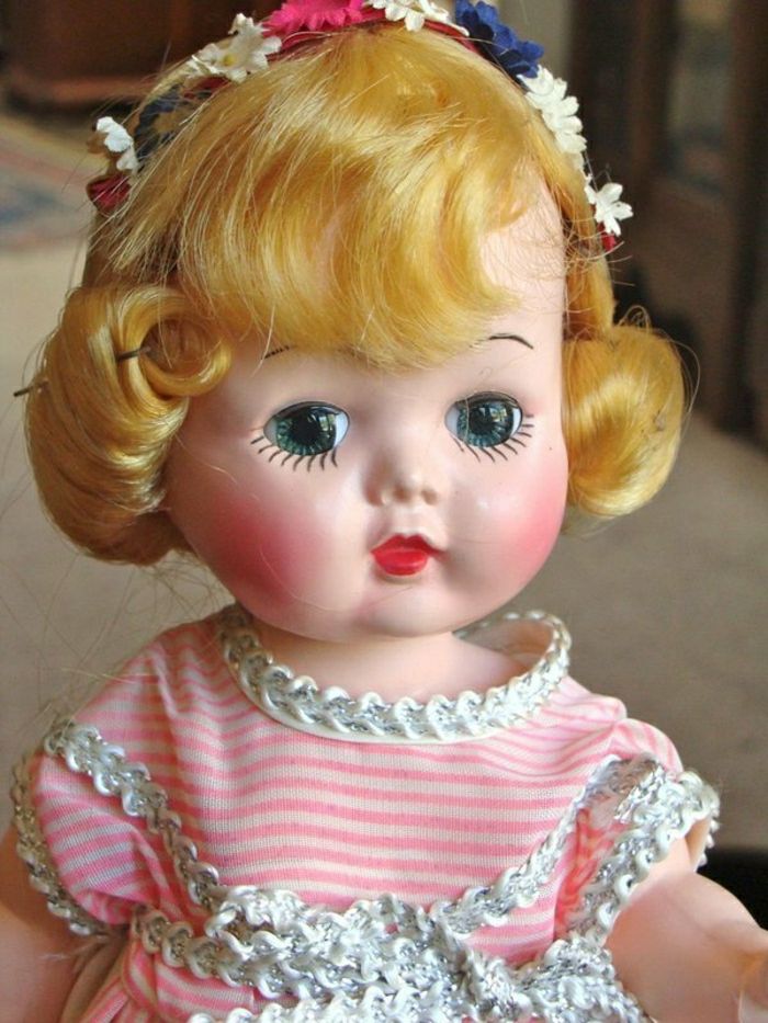 ročník bábika plast slečna Addie-blonde-vlasy veniec kvetov