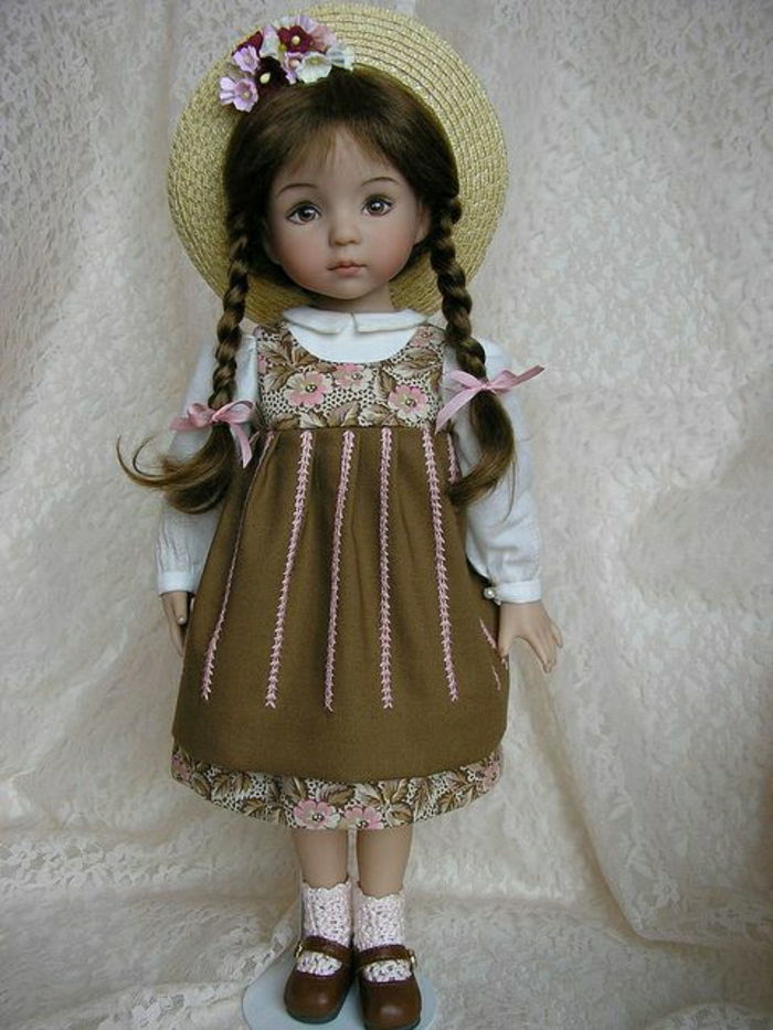 ročník bábika Little Girl sweet-hnedé vlasy vrkôčiky slamák kvetinová výzdoba