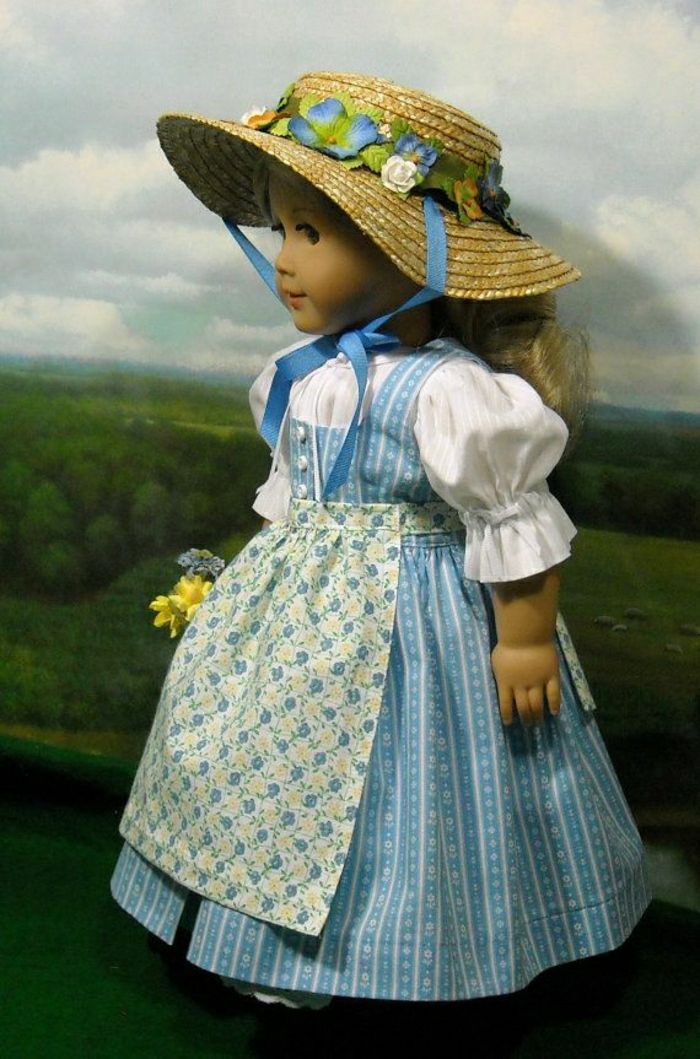 ročník bábika biele tričko, modré šaty, sukne Straw Kvetinové dekorácie