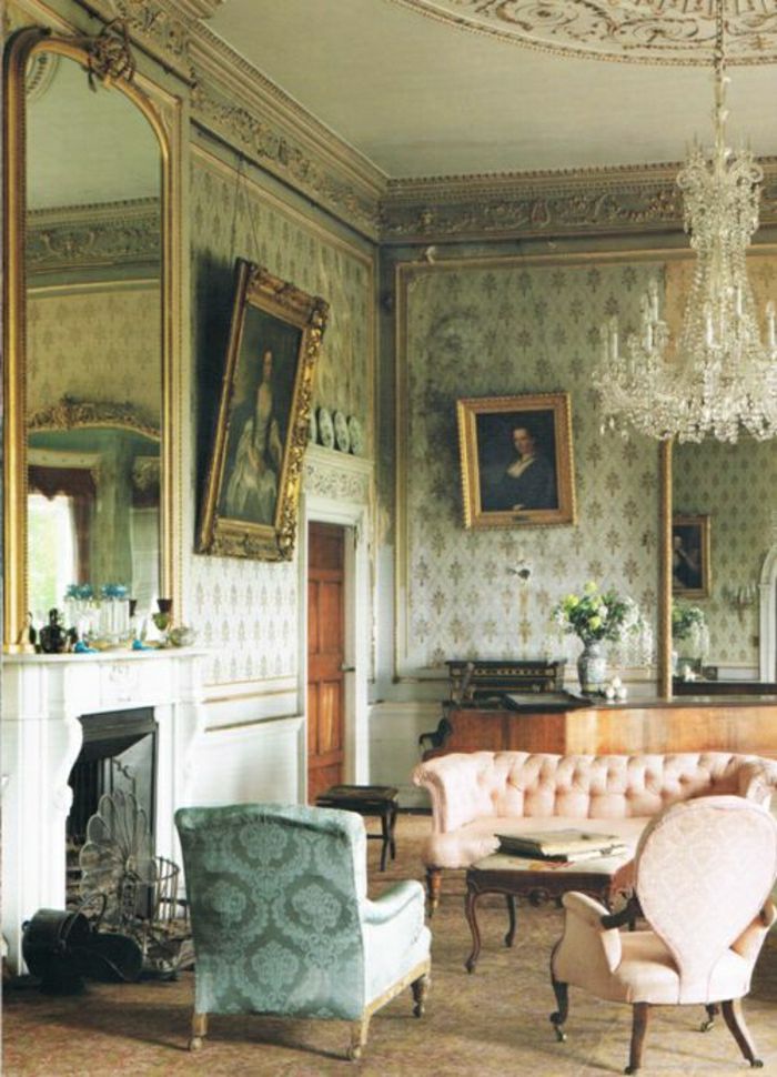 vintage Parlor Obrázok zlatý rám Krbové pink sofa barokový kreslo krištáľový luster